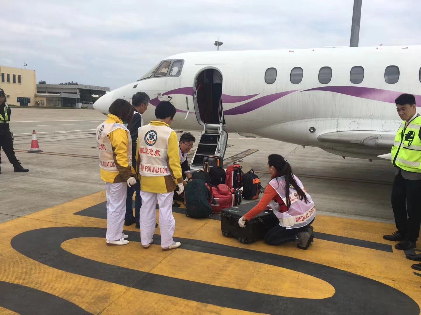 双江香港出入境救护车出租